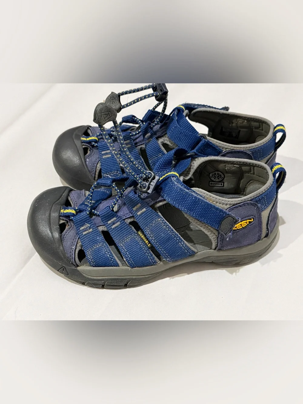 VGUC Keen Navy Blue & Gray Closed-Toe Kids Outdoor Sandals size 3